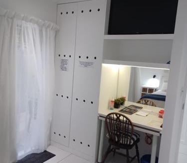 Umhlanga Apartment | Close to the sea - Ground floor En-suite room with kitchenette & own entrance