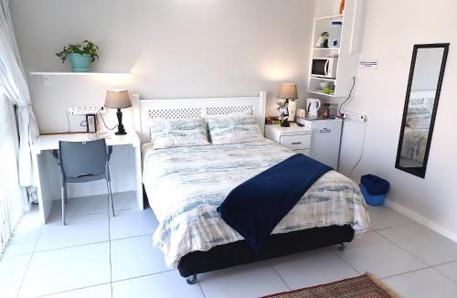 Umhlanga House | Close to the sea - Sea Facing Upstairs En-Suite Bedroom In Main House