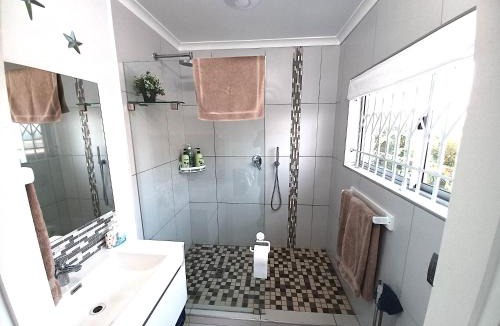 Umhlanga House | Close to the sea - Sea Facing Upstairs En-Suite Bedroom In Main House