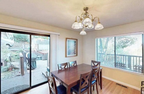 Cloverdale House | Cloverdale 3BR hillside lodge on 7 acres with hot tub & wave pool