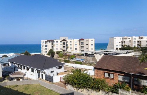 Margate Apartment | Coastal Comfort | Balcony | Pool | Sea Views