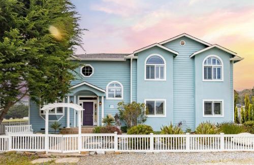 El Granada House | Coastal Dream - 2 Blocks to ocean, steps to beach, hot tub, coastal trail, BBQ