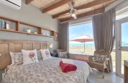 Struisbaai Apartment | Colours of the Sea Apartment