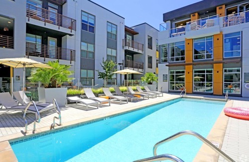 Menlo Park Condo | Comfort 1BR Condo with Pool and Fire Pit at Elan Menlo