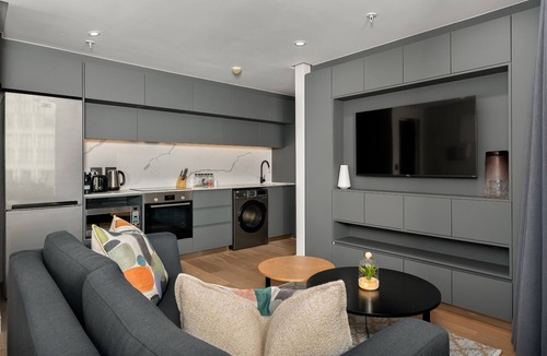 Sea Point Apartment | Comfort at The Avant with Pool and Braai @ Sea Point