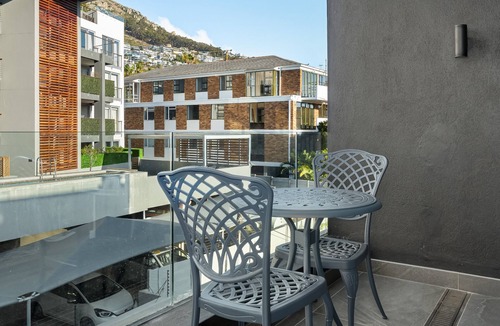 Sea Point Apartment | Comfort at The Avant with Pool and Braai @ Sea Point