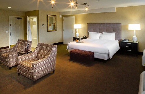 Cupertino Hotel | Comfortable Countryside Stay! Free Parking and Breakfast, Onsite Pool