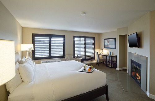 Cupertino Hotel | Comfortable Countryside Stay! Free Parking and Breakfast, Onsite Pool