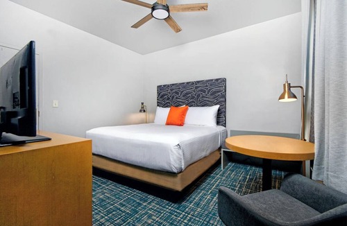 Downtown San Francisco Hotel | Comfortable Room with Rooftop Pool Access, Walk to SFMOMA & Yerba Buena