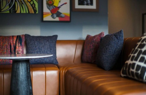 Downtown San Francisco Hotel | Comfortable Room with Rooftop Pool Access, Walk to SFMOMA & Yerba Buena