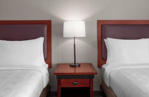 East Roseville Parkway Hotel | Comfortable Suite w/Full Kitchen, Close to Miners Ravine Nature Reserve!