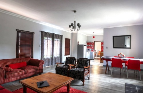 Eastcliff House | Comfy Apartment with Stunning Mountain View