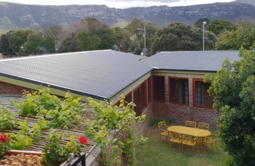 Eastcliff House | Comfy Apartment with Stunning Mountain View