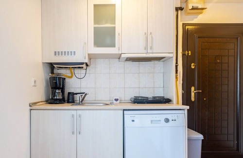 Harbiye Apartment | Compact Flat w French Balcony 6 min to Taksim Sq