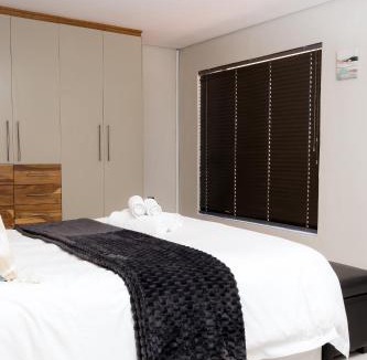 Bayswater House | Complete Modern 3-Bedroom Home En-suite Near Mall & Major Attractions