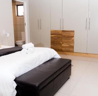 Bayswater House | Complete Modern 3-Bedroom Home En-suite Near Mall & Major Attractions
