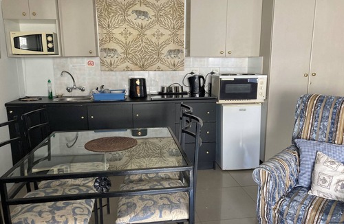 Constantia Cottage | Constantia Lazy River, Pheasants Nest Studio Apartment with Twin Beds