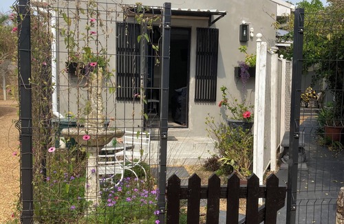 Constantia Cottage | Constantia Lazy River, Froggs Leap studio for 2 people and 2 small kids on sofa