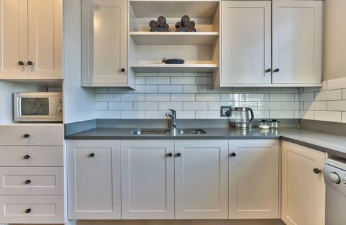 Cape Town City Centre Apartment | Contemporary 1 Bedroom Apartment in Gardens, with parking & WiFi