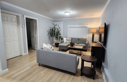 Westlake Apartment | Contemporary and Stylish Flat near SFO