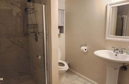 Westlake Apartment | Contemporary and Stylish Flat near SFO