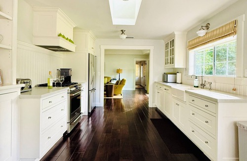 Kenwood House | Contemporary Luxury in Wine Country - Walkable to 9 tasting rooms!