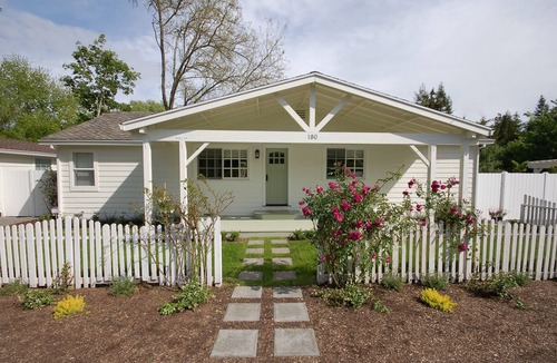 Kenwood House | Contemporary Luxury in Wine Country - Walkable to 9 tasting rooms!