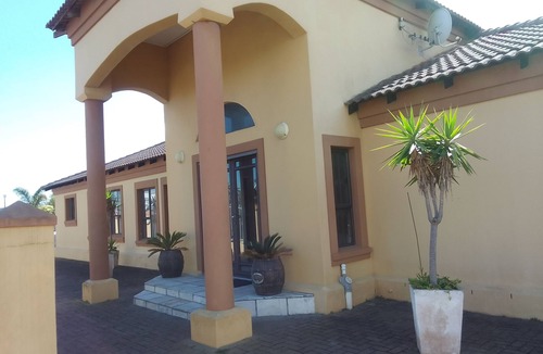 Bloubergstrand House | Contractors accommodation
