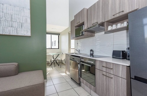 Parkwood Apartment | Conveniently located 2 Bed with fabulous Amenities
