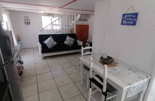 Waenhuiskrans Cottage | Cosy 1 Bedroom apartment with sea view. Walking distance from beach and harbour!