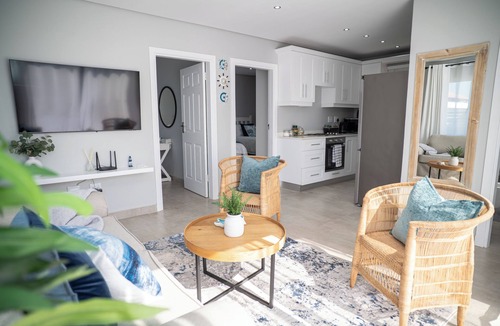 Durban North Cottage | Cosy 2 bedroom Private CottagenSalt water pool, pool table, DSTV