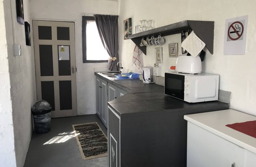 Betty's Bay Apartment | Cosy apartment, close vicinity to beaches and local attractions