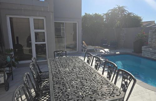 Sunset Beach Apartment | Cosy at Cowrie