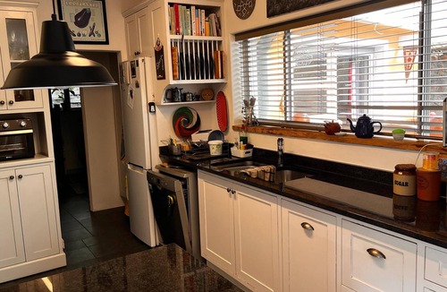 Glencairn House | Cosy, comfortable 1-bedroom house in Glencairn with sea and mountain views.