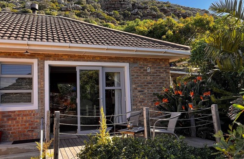 Glencairn House | Cosy, comfortable 1-bedroom house in Glencairn with sea and mountain views.