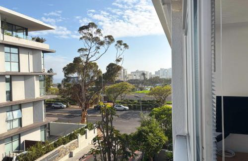 Three Anchor Bay Apartment | Cosy, Eclectic Apartment in Sea Point