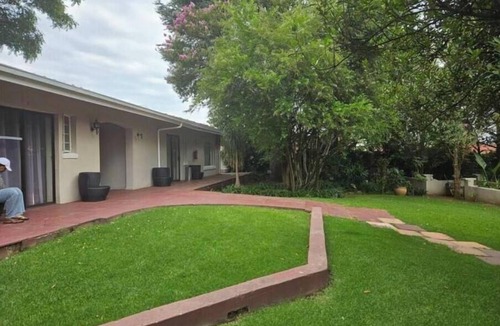 Greater Johannesburg Metropolitan Area House | Cosy in Jozy-Guesthouse "home away from home"