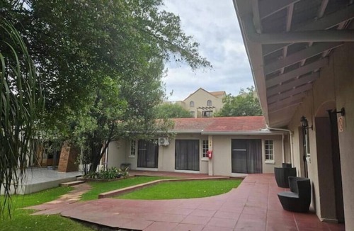 Greater Johannesburg Metropolitan Area House | Cosy in Jozy-Guesthouse "home away from home"