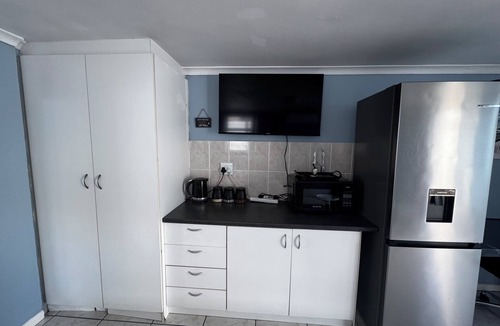 Bloubergstrand Cottage | Cosy space for work or getaway close to Blougberg beach Cape Town