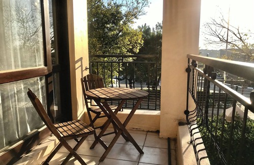 Lone Hill Apartment | Cosy studio apartment in the heart of Fourways l Near Monte Casino with balcony