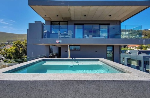 Bantry Bay Apartment | Cosy Studio in Prime Location
