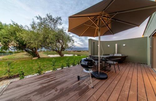 Simondium Ski Chalet | Cottage 1 - Leo Sky Farm