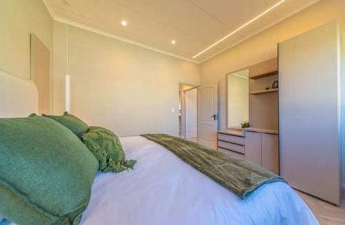 Simondium Ski Chalet | Cottage 4 - Leo Sky Farm