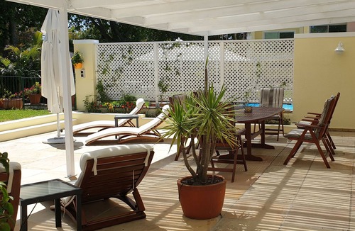 Constantia House | Cottage Cabernet, 4 STAR, Full Kitchen, Fast WiFi, 50" Smart TV, heated Pool