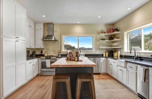Santa Rosa House | Cottage Retreat at Paradise Ridge by Kohmsa