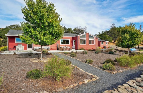 Santa Rosa House | Cottage Retreat at Paradise Ridge by Kohmsa