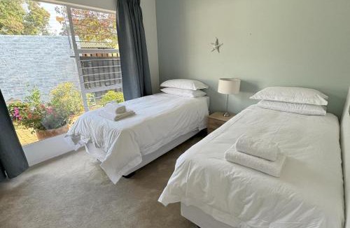 Greater Johannesburg Metropolitan Area House | Cottage - Sleeps 4 - Pet friendly - Pool - Parking