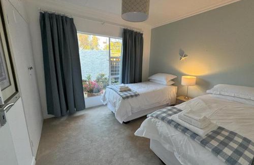 Greater Johannesburg Metropolitan Area House | Cottage - Sleeps 4 - Pet friendly - Pool - Parking