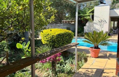 Greater Johannesburg Metropolitan Area House | Cottage - Sleeps 4 - Pet friendly - Pool - Parking
