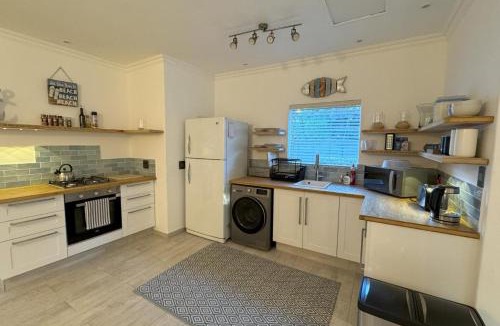 Greater Johannesburg Metropolitan Area House | Cottage - Sleeps 4 - Pet friendly - Pool - Parking